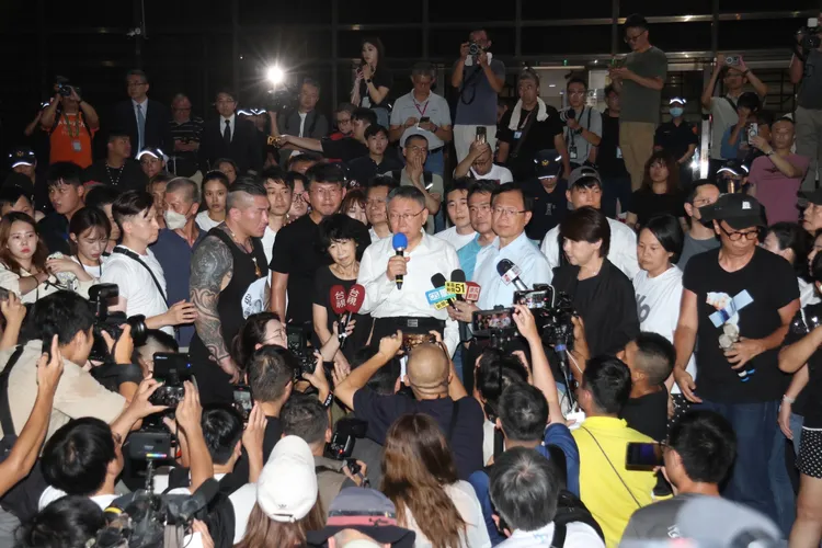 柯文哲今（2）日凌晨獲北院裁定無保請回。彭欣偉攝