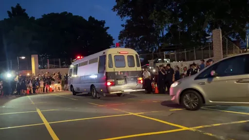 柯文哲搭囚車抵台北看守所　170警重兵部署！「門口路段」即起禁行