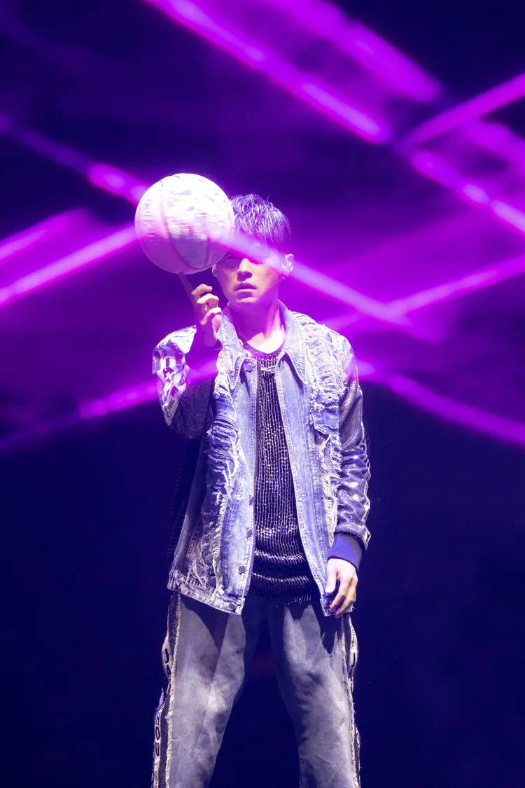 周杰倫成為第一位唱台北大巨蛋的歌手。杰威爾音樂提供