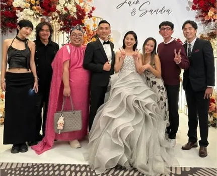 Sandra與老公及網紅好友合照。翻攝Sandra IG