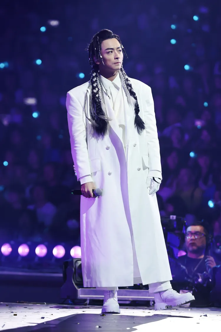 Toro話太多被虧。相信音樂提供