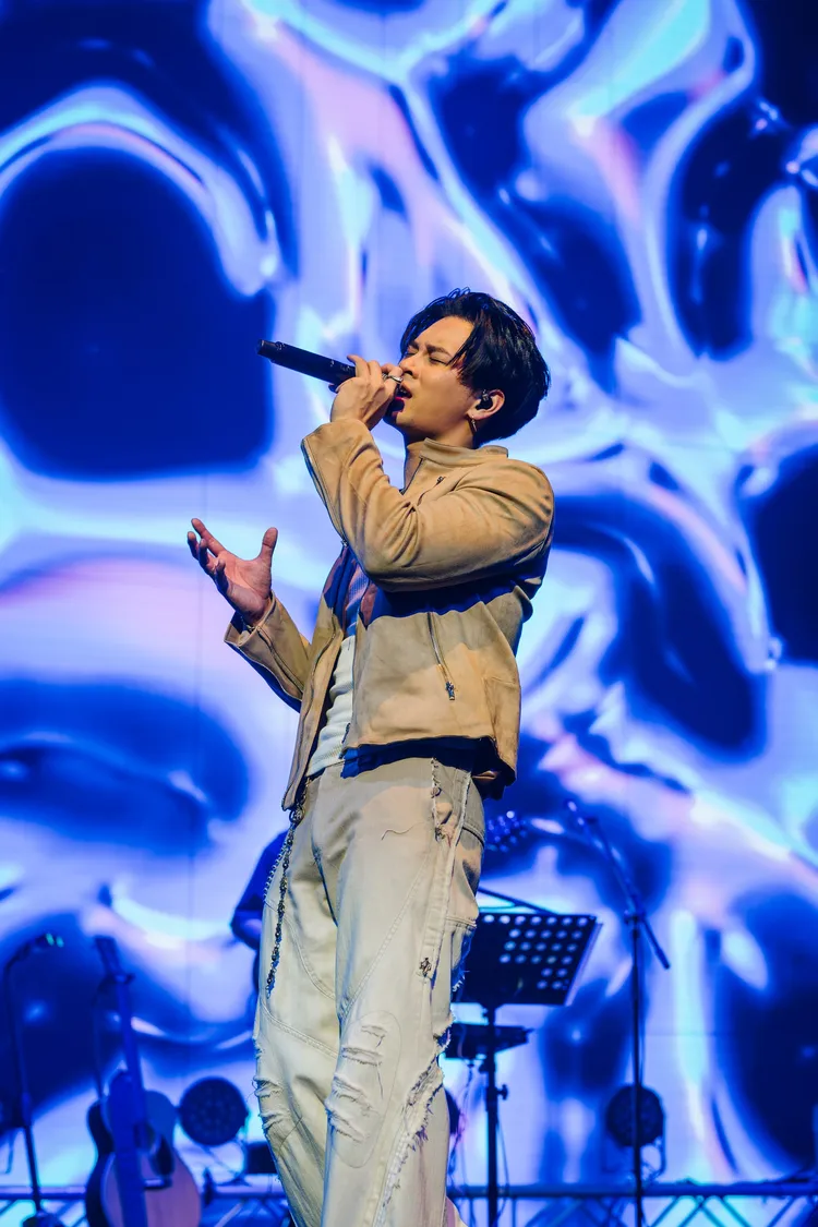 高爾宣開唱前先安太座。龍大謝音樂提供