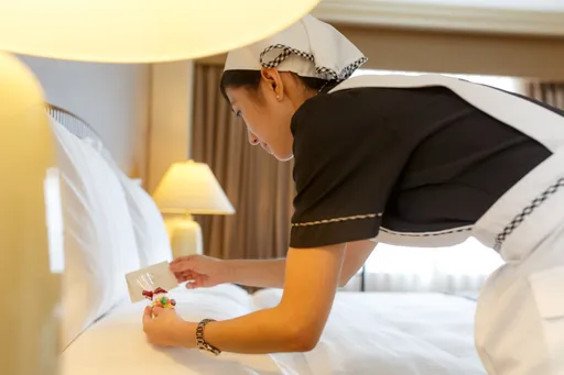 菜鳥房務員憂被開除 網友點破這一點別怕!