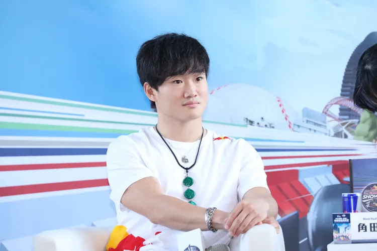 F1排名亞洲第一的賽車手角田裕毅Yuki Tsunoda拜會中市府。市府提供