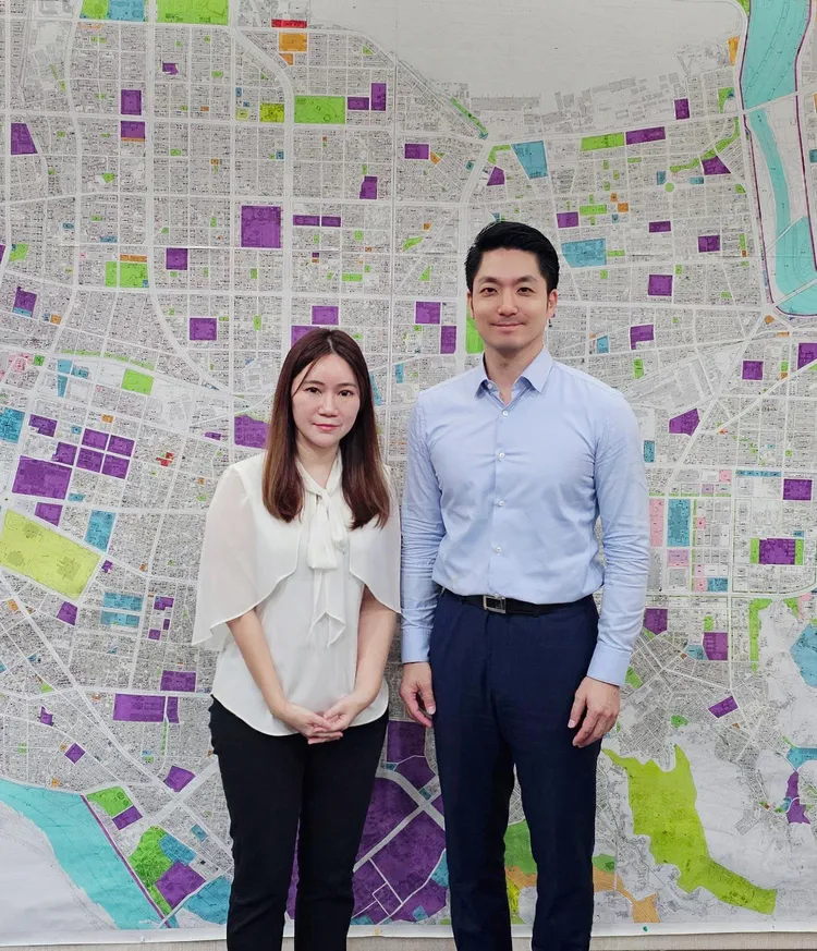 陳怡君（左）批蔣萬安（右）上午承諾嚴查黃牛票，下午就出現天價票券。翻攝臉書中山大同陳怡君