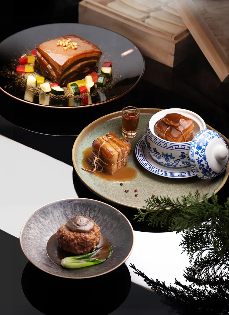 江南春招牌料理包含鎮江肴肉、東坡肉等。高雄福華提供