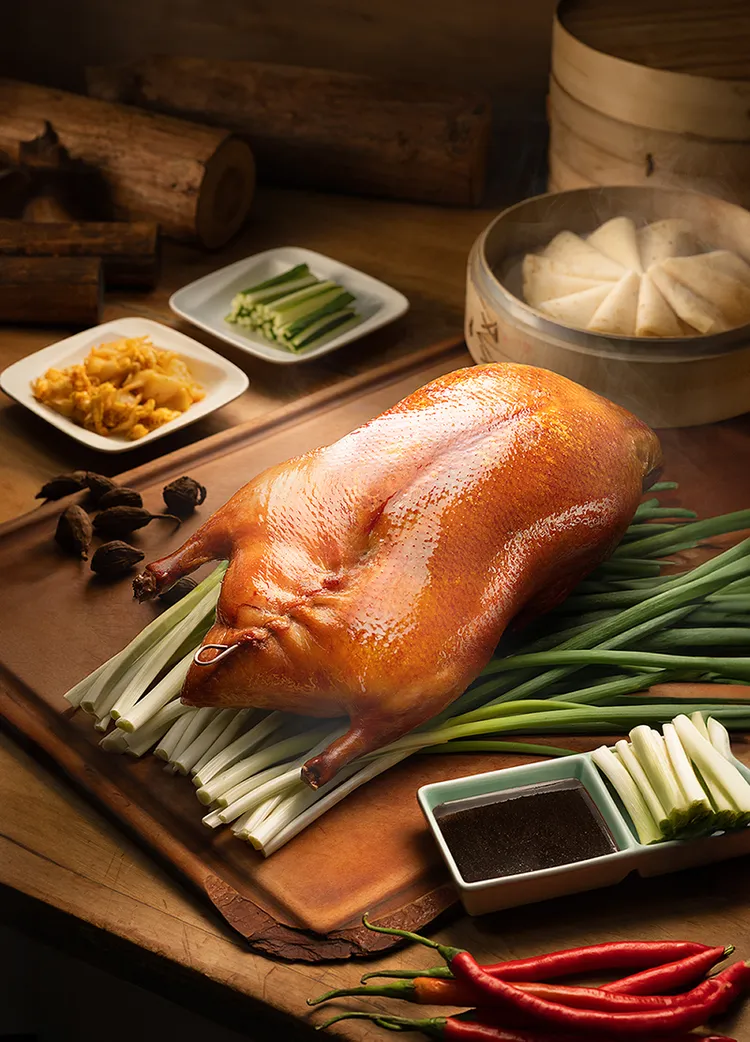 入住「江南饕旅‧品饗鴨」專案，可免費吃掛爐一品鴨。高雄福華提供