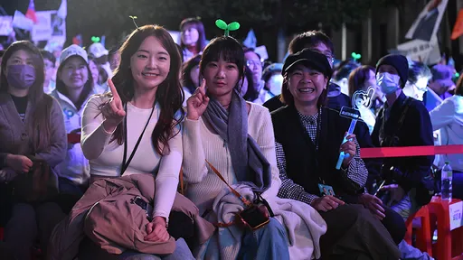 諷小草「傻子忠誠度高」 律師:柯文哲找到選票藍海