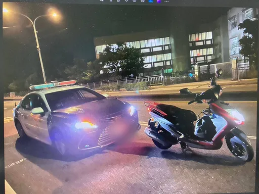 八德分局警車突然撞上來 騎士嚇一跳!闖禍警得開罰究責