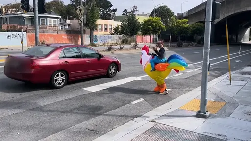 警察當「雞」狂抓汽車不讓行人　半小時祭8罰單但民眾很不滿