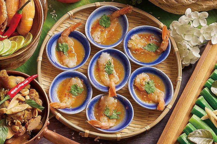 「Brilliant鉑麗安全日餐廳」的「泰式酸辣蝦」秘訣在於使用多種辣椒、魚露、檸檬和香料製作的酸辣醬，是一道非常開胃的料理。業者提供