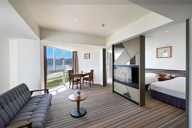 「群策翡翠灣溫泉飯店」提供家庭旅遊最佳的選擇。。業者提供