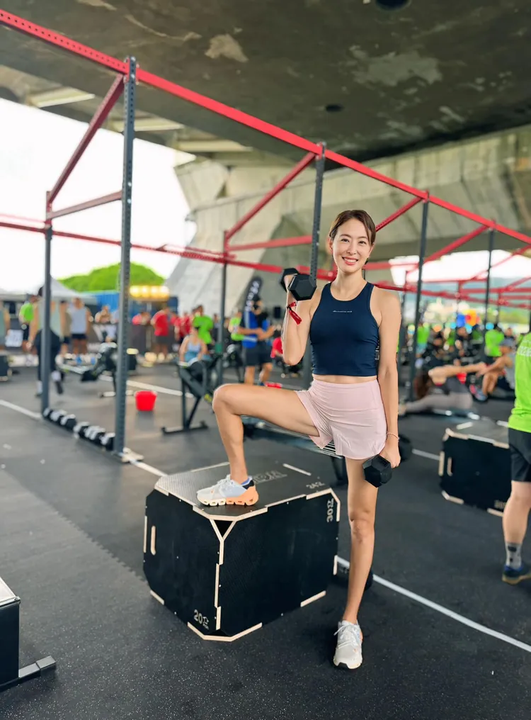 賈永婕發文表示，「賈董只會叫大家參加跑步社團、運動社團、鐵人社團，絕對不會要大家參加投資理財社團」。