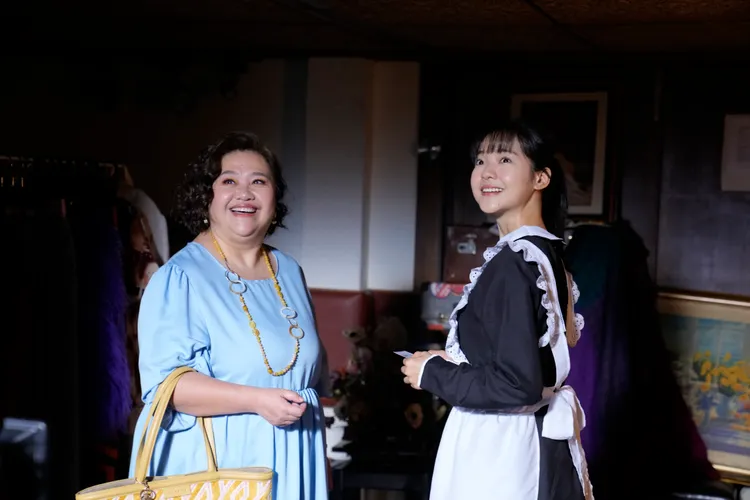 鍾欣凌飾演經紀人帶著新星演員林廷憶四處試鏡。Netflix提供