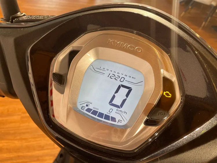 「液晶風格儀表板」也是這次大地名流150主打的配備。林浩昇攝