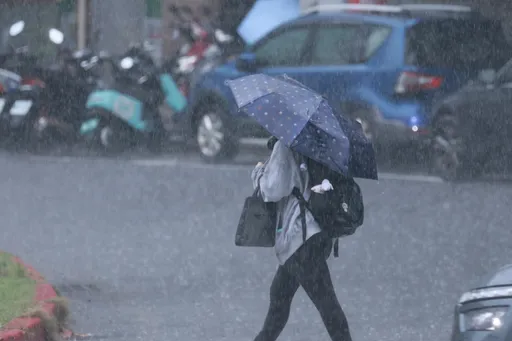 17縣市再發豪雨特報！雨區擴大延長　雨勢恐下到這時
