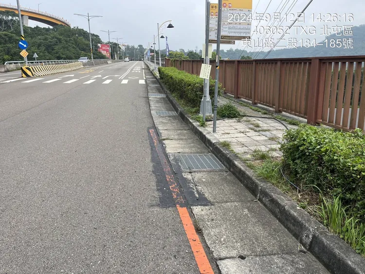 公車站垃圾已全數清除。市府提供