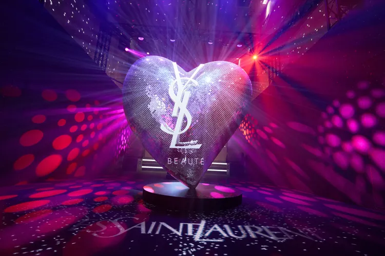 YSL奢光派對光影互動舞池。品牌提供