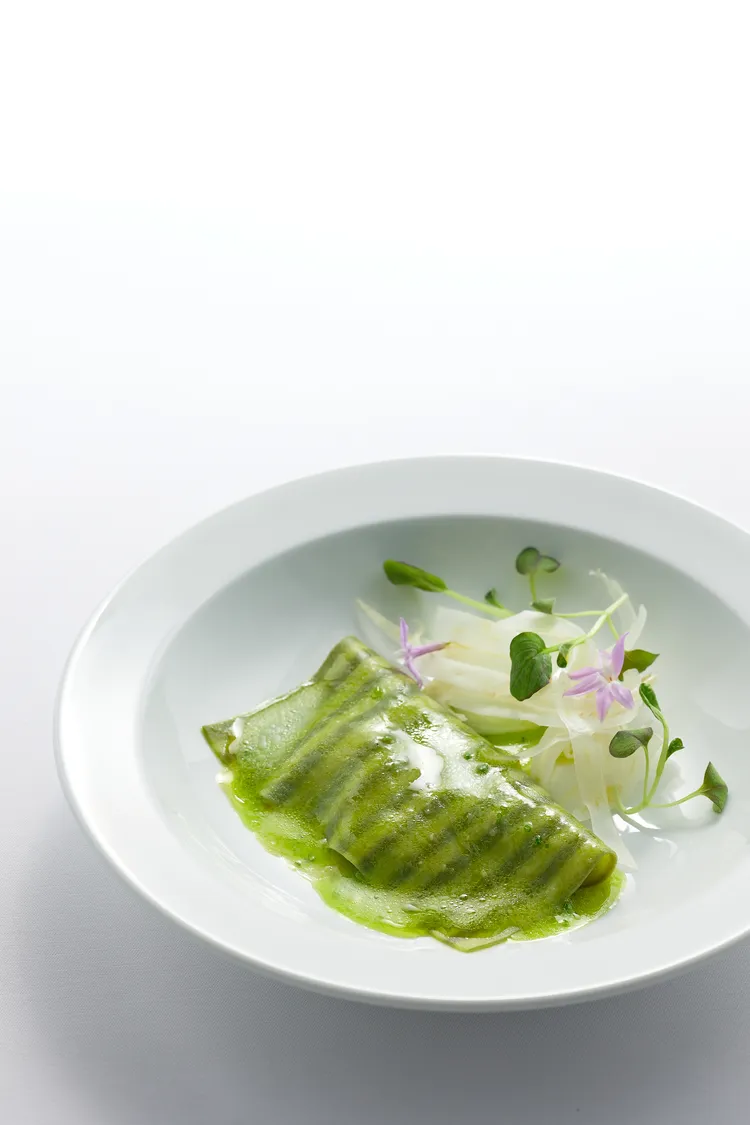 炭烤皎白筍手巾麵。業者提供