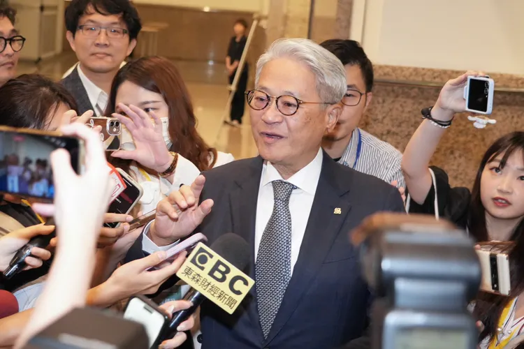 台新金董事長吳東亮今受訪說明「金金分離」疑雲。彭欣偉攝