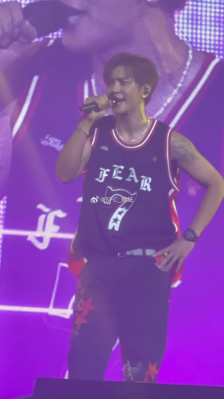 粉絲曬出自己拍的照片，證明羅志祥沒變樣。翻攝SFC_摺紙微博