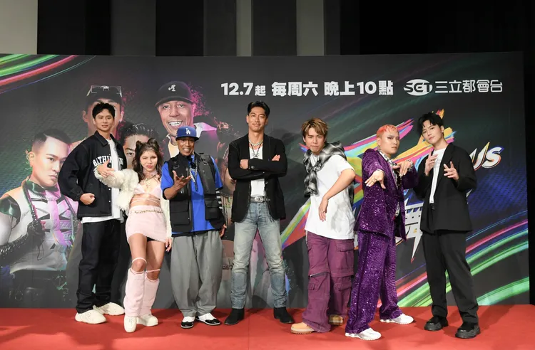 左起金陽、NIKE、TONY GOGO、 AKIRA、田一德、徐百川、許凱皓。三立提供