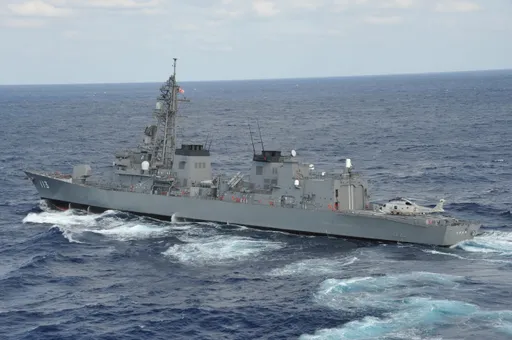 日本海上自衛隊船艦首度通行台灣海峽 反制共機8月侵犯領空