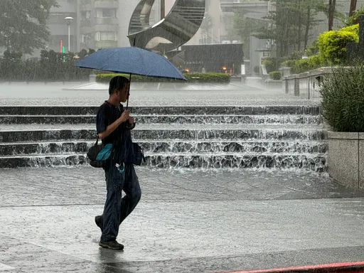 2縣市大雨特報！雨神「這時」喘口氣　下週雨區擴大全台