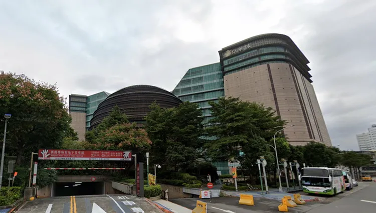 當年京華城百貨外觀。圖取自Google Map