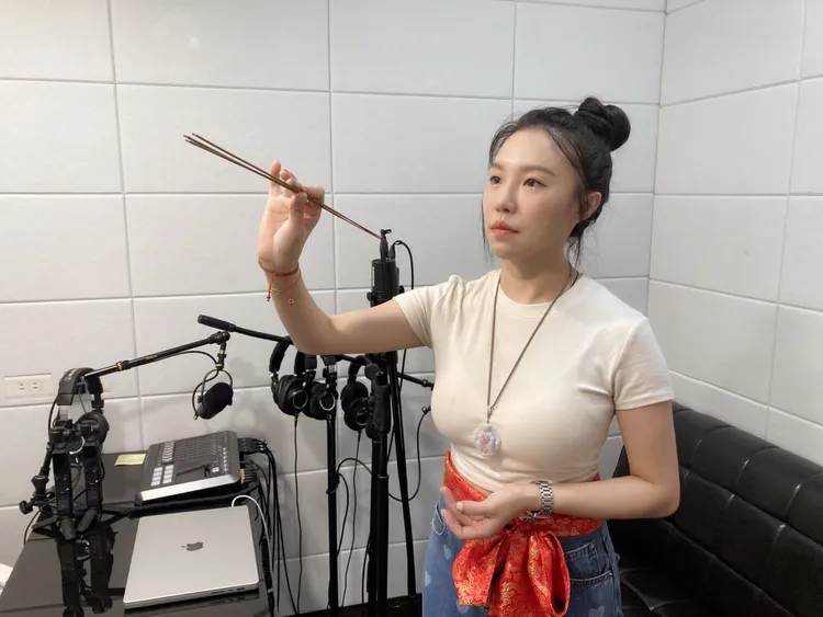 珮薰從小看得到鬼。光意娛樂提供