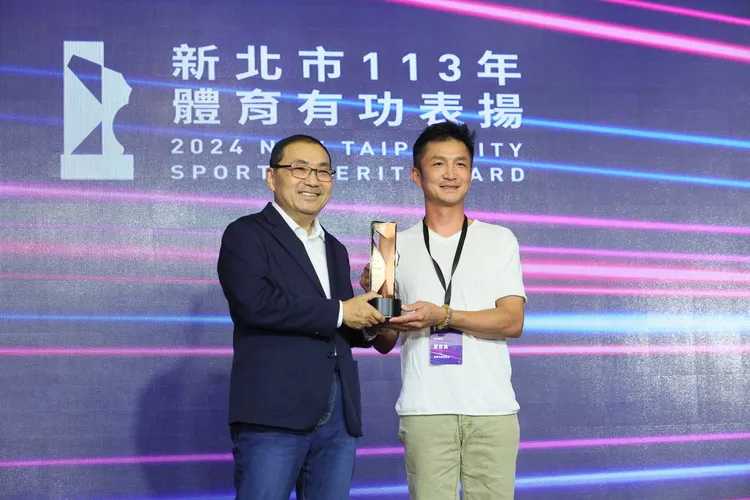 曾自強教練獲頒新北市113年體育有功表揚傑出教練。體育局提供