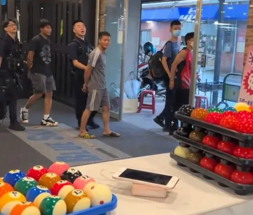 中壢警撞球場帶走3男!店員疑惑提問 警妙回:他們不會回來了