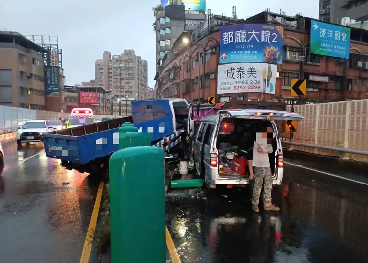 事故造成1人受傷送醫。消防局提供