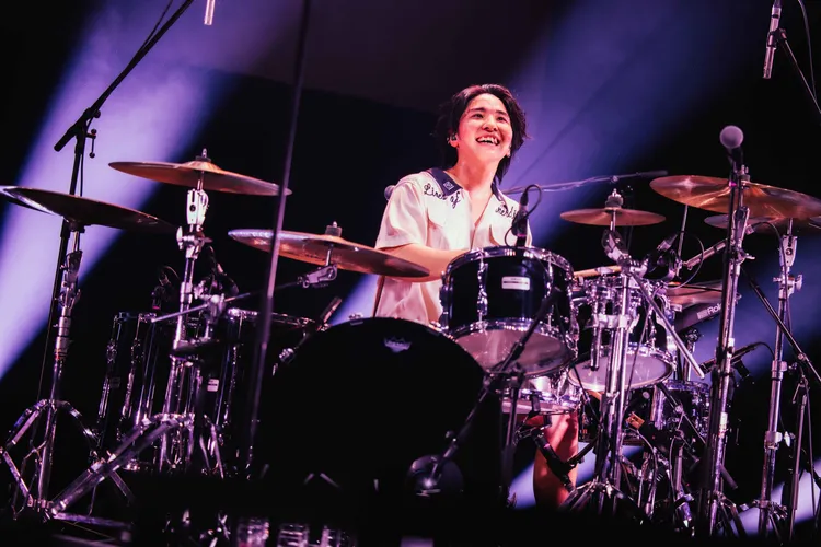 鼓手Negi的名字跟日文的蔥同音，他搞笑說「我叫蔥，食物的蔥，請叫我蔥」。B'in Live Entertainment提供