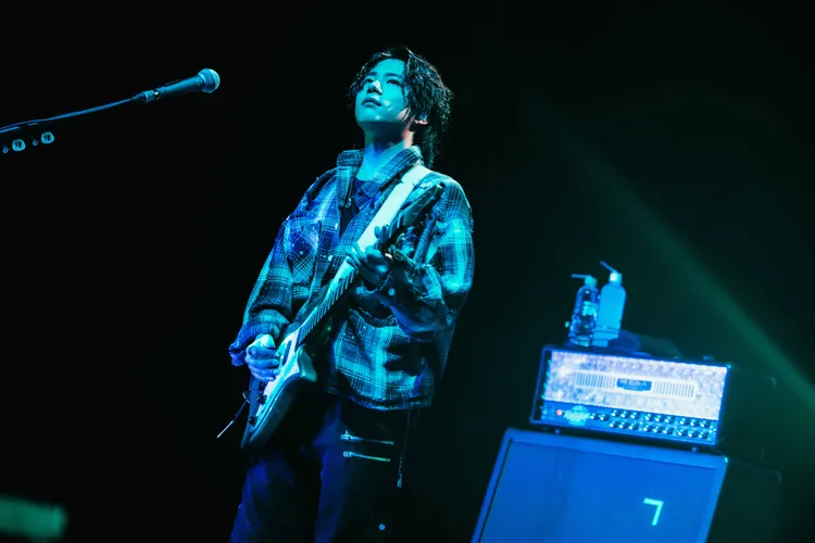 吉他手沖聡次郎嗨到跑下台。B'in Live Entertainment提供