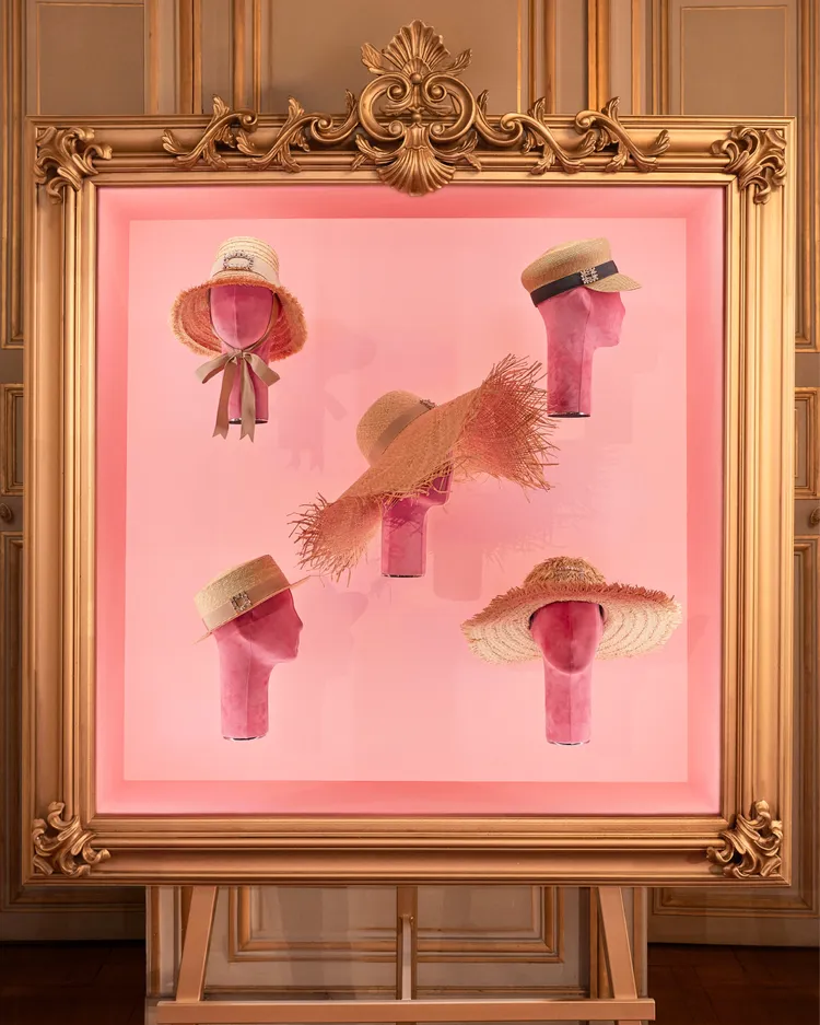 Roger Vivier 2025春夏系列大量運用草編元素。品牌提供