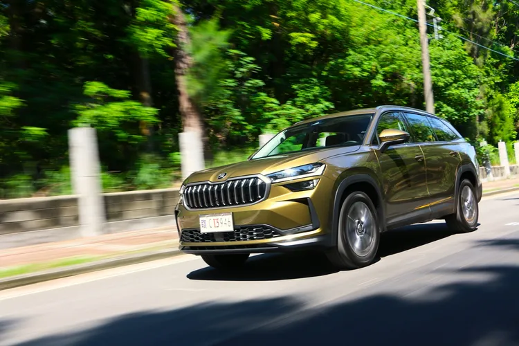 大改款Kodiaq 1.5 TSI e-TEC和前代車型相較，最顯著的差異便是起步反應更為輕快即時，對應中大型車身尺碼，實際加速反應僅能算是平順中帶著快意。林浩昇攝