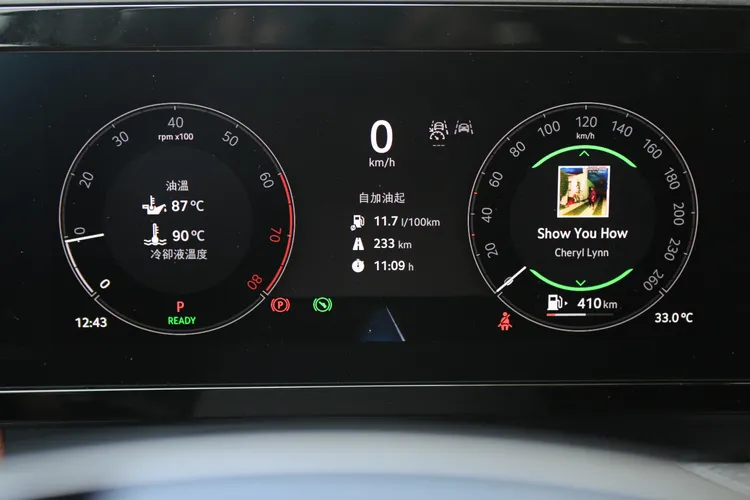 全車系都標準配備資訊及功能豐富的10吋彩色數位儀表板。林浩昇攝