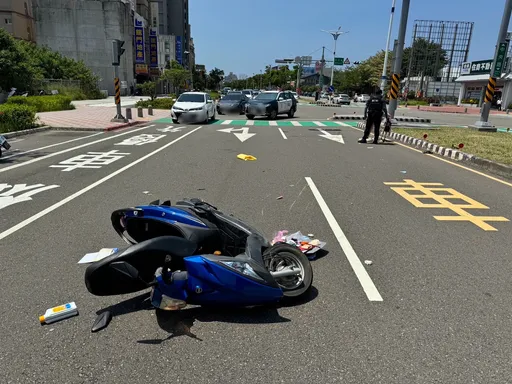 9歲女兒未戴安全帽站機車腳踏板 苗栗爸自撞分隔島釀輕重傷