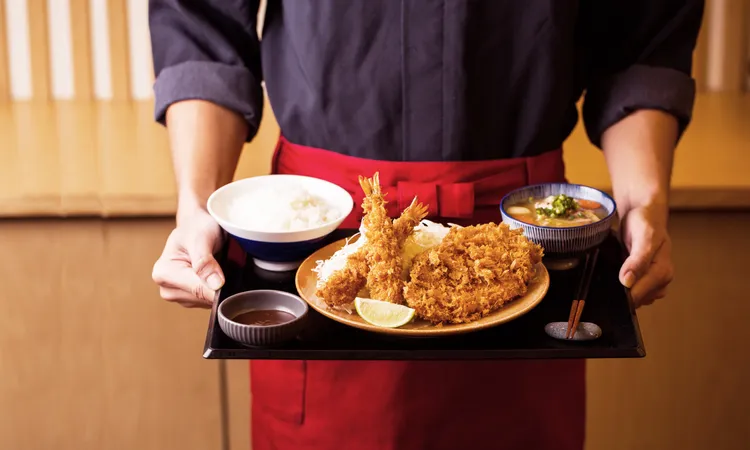 吉豚屋全球店數超過550間以上，並獲富比世雜誌200大優良企業，更是日本唯一豬排類上市櫃公司。業者提供