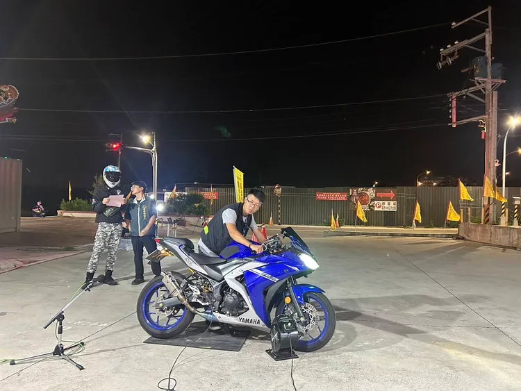 台中市8月「靜城專案」共通報噪音車輛7,372件、取締改裝車輛294輛。警方提供