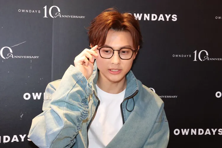 王子表示曾為了時裝周造型搭配一次打包10、20附眼鏡。莊宗達攝