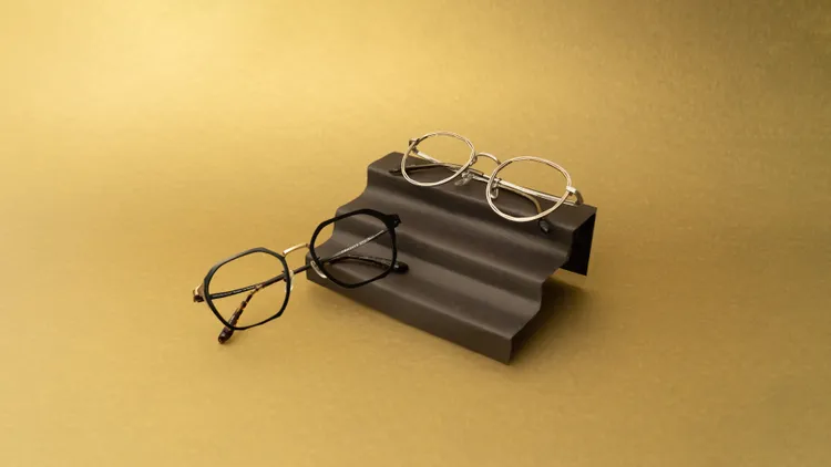 OWNDAYS打造出2款10周年日本製紀念眼鏡。品牌提供