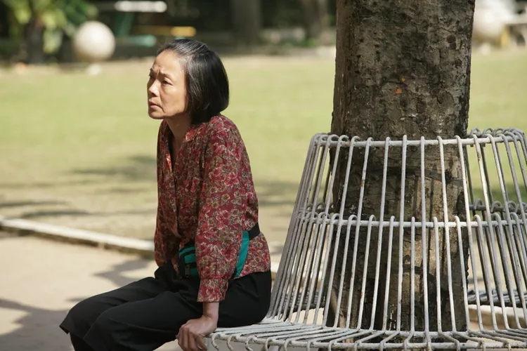 柯淑勤飾演扛起家計到處打工的母親。大愛電視提供