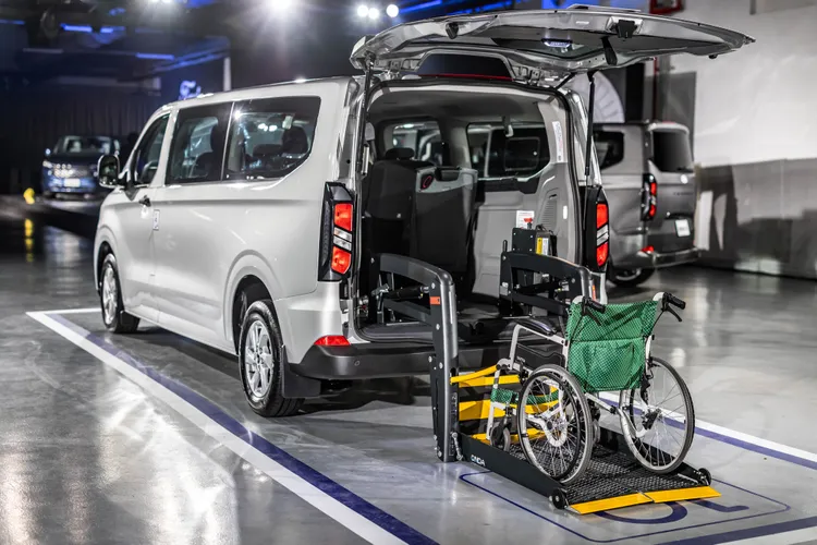 福特六和更引進全球Ford ProConvertor原廠改裝認證系統，針對Ford Tourneo Custom福特旅行家及Ford Tourneo Connect福特旅玩家開發一系列福祉車套件。業者提供