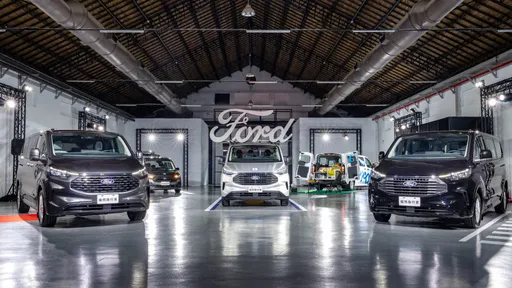 全新Ford Tourneo Custom福特旅行家升级上市 拥智慧座舱及全方位安全科技