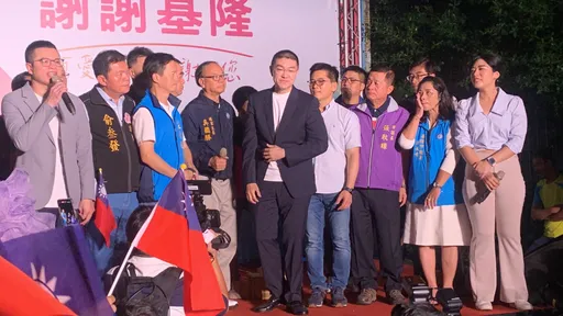 謝國樑現身哽咽了！罷免不成功「將用生命守護基隆」　向支持者鞠躬致謝