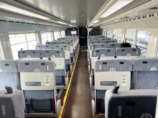 綠色車廂樓下配置與樓上無太大不同。翻攝自Rocketnews