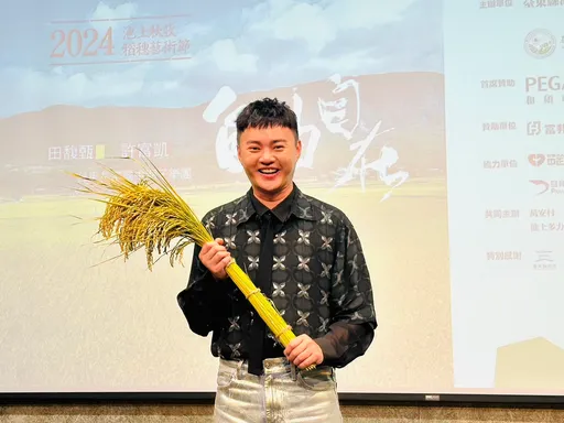 金曲歌王许富凯37岁内裤还是妈妈洗 急撇:我没有虐待妈妈