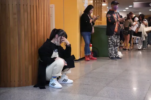 直擊|劉德華演唱會停辦粉絲心碎哭倒柱子邊 下一秒從地獄到天堂破涕為笑